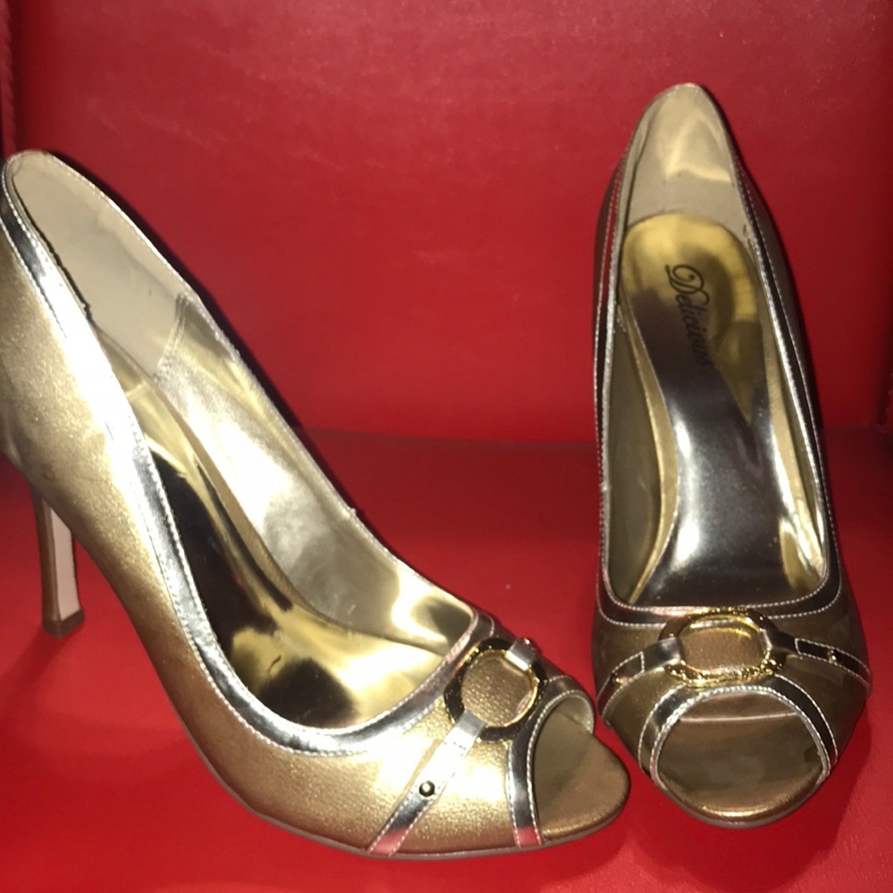 Gold peep toe heels!